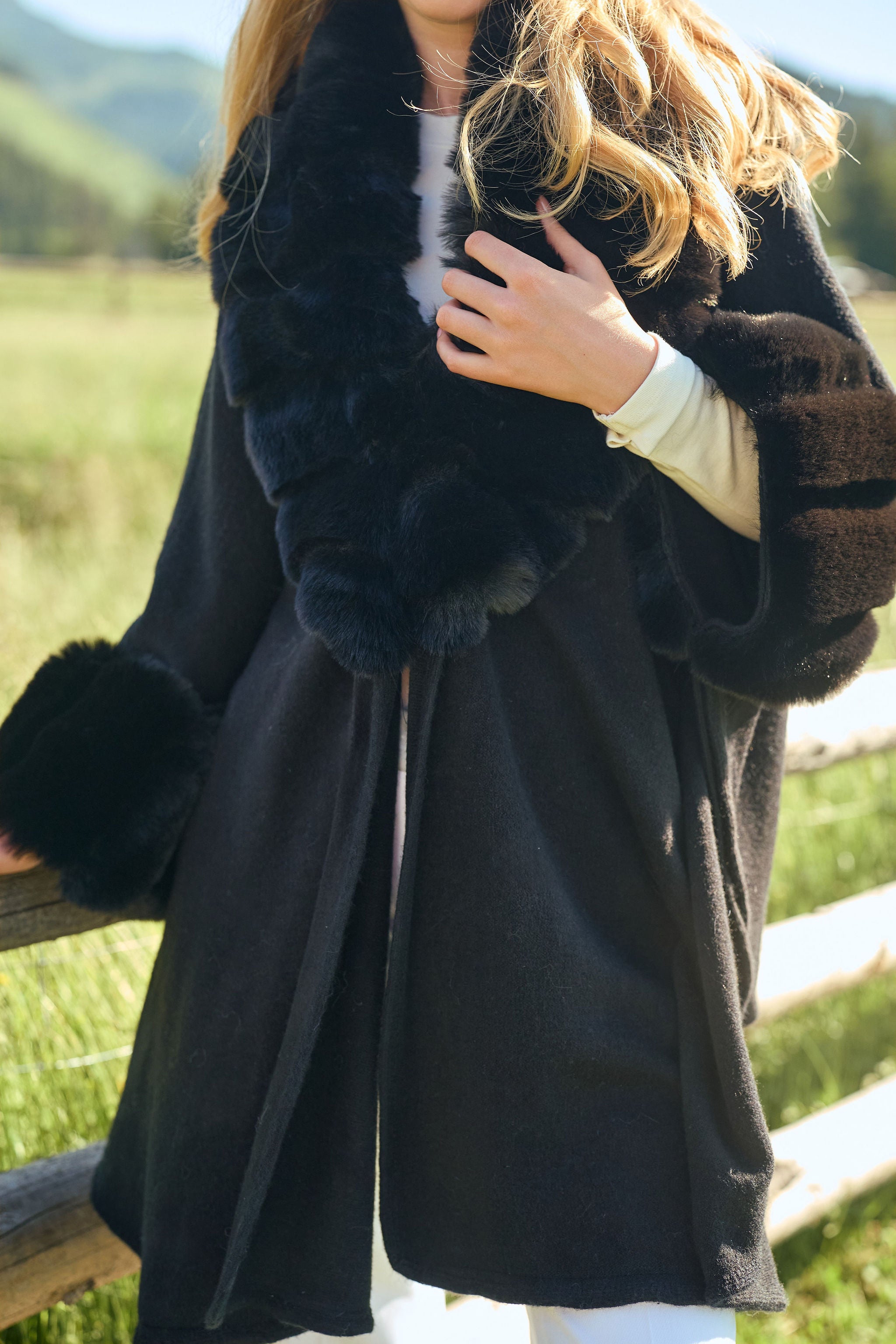ジャケット・アウター saku &hima@papaMONCLER GHARNY GILET Faux Fur Trim Ruana Kimono | SAACHI