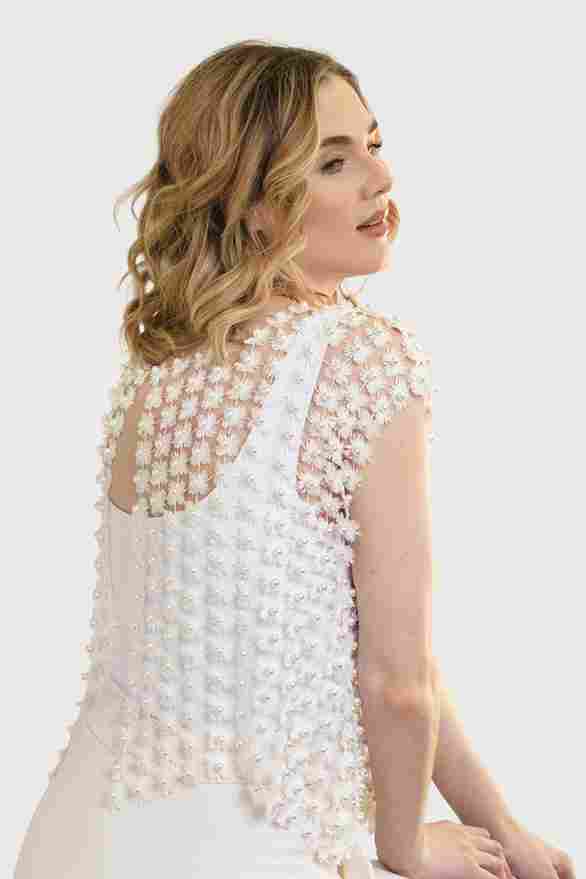 Floral Shell Pearl Capelet White