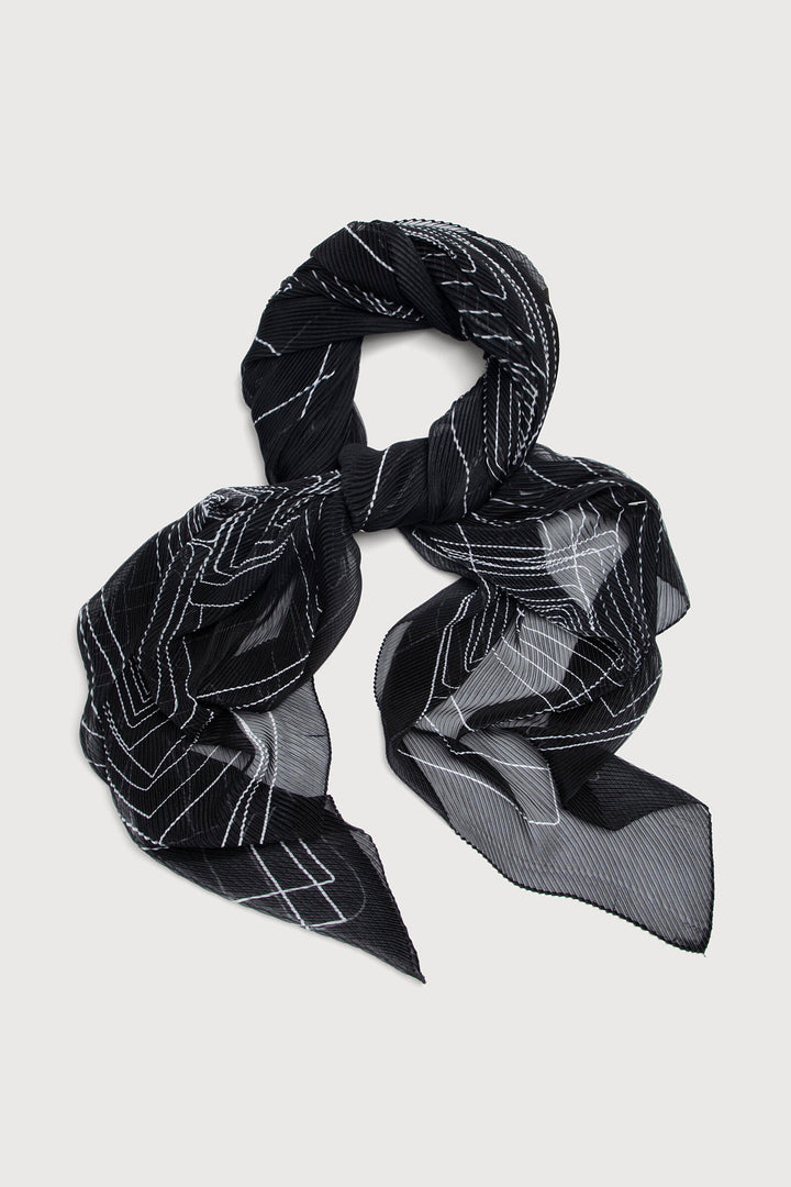 Pleated Geo Square Scarf Black & White