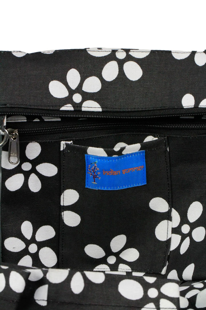 Daisies Weekender Bag Black