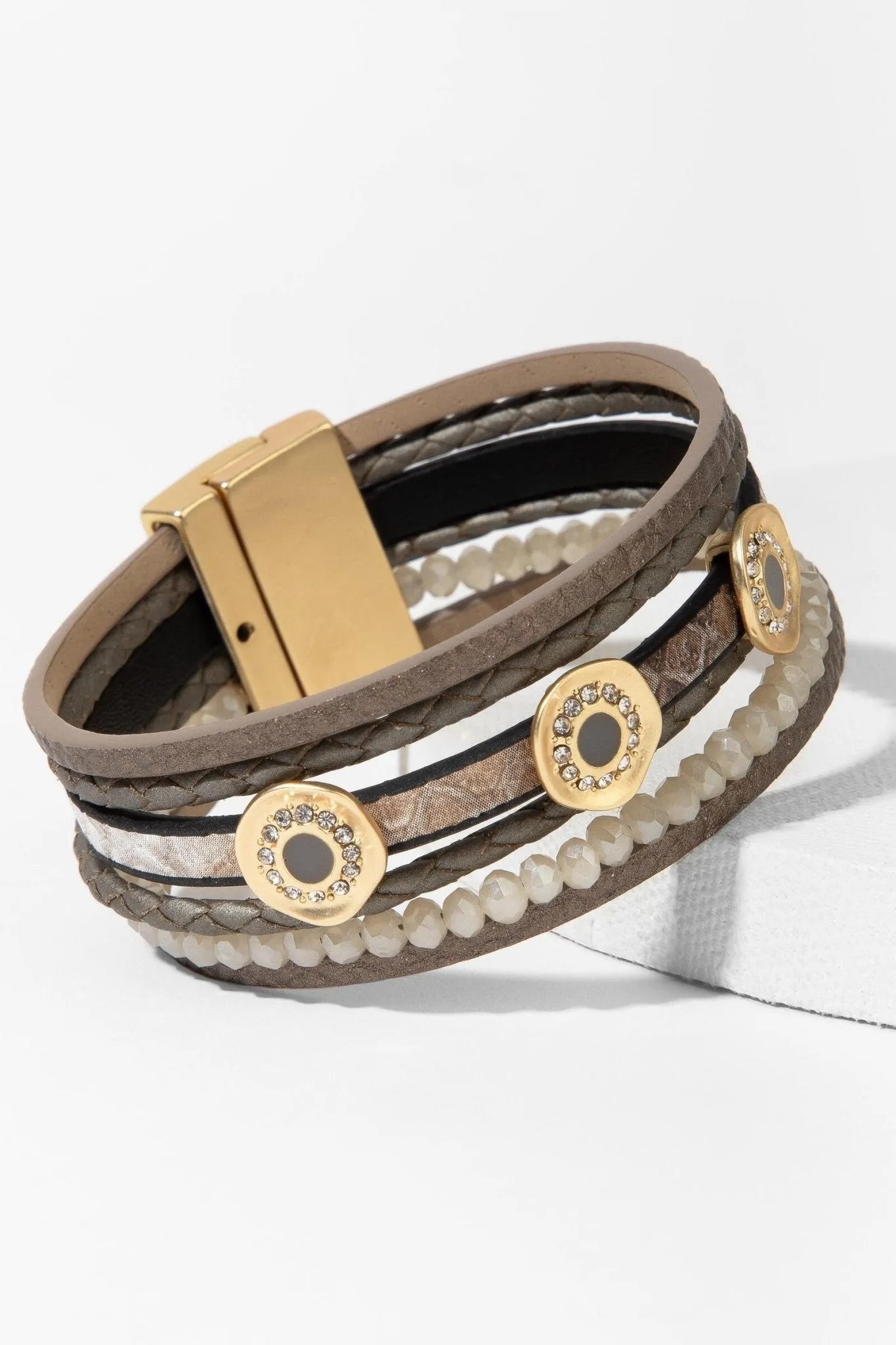 V leather bracelet brown