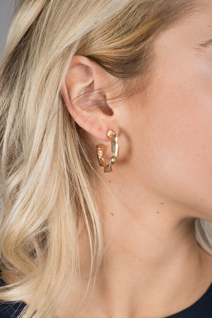 Twisted Hoop Earring Gold