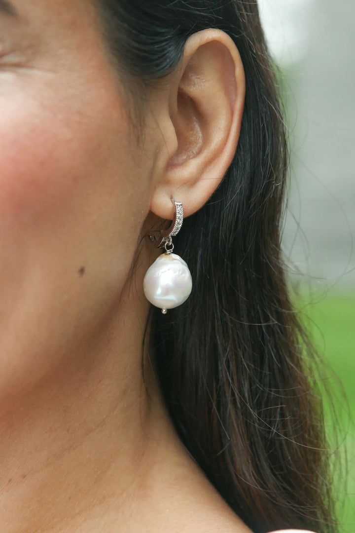 Glitzy Baroque Earring White